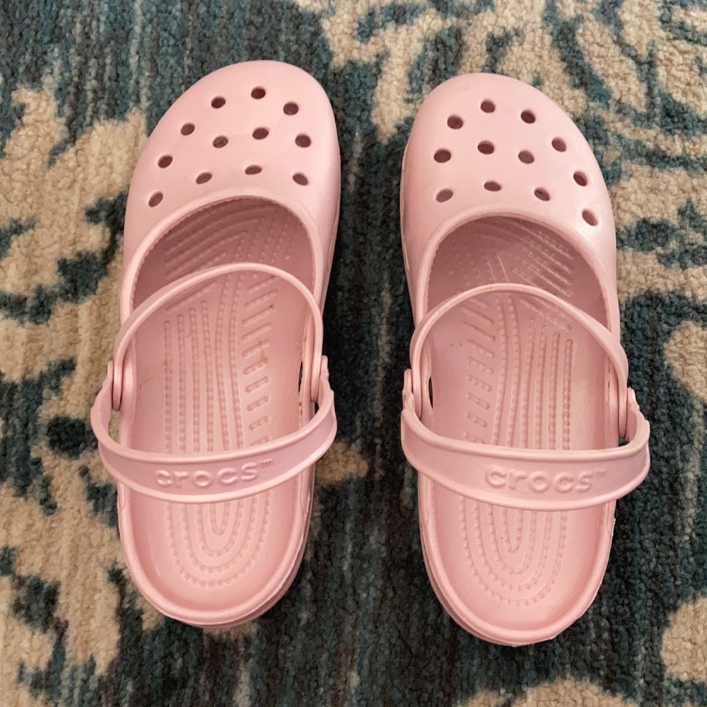 Crocs pretty in pastel pink mary janes size 9